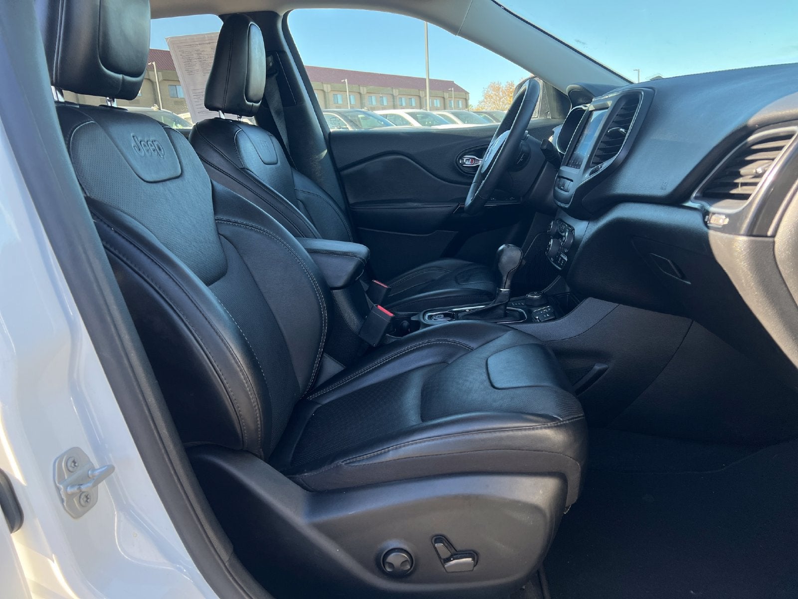 2023 Jeep Cherokee Altitude Lux