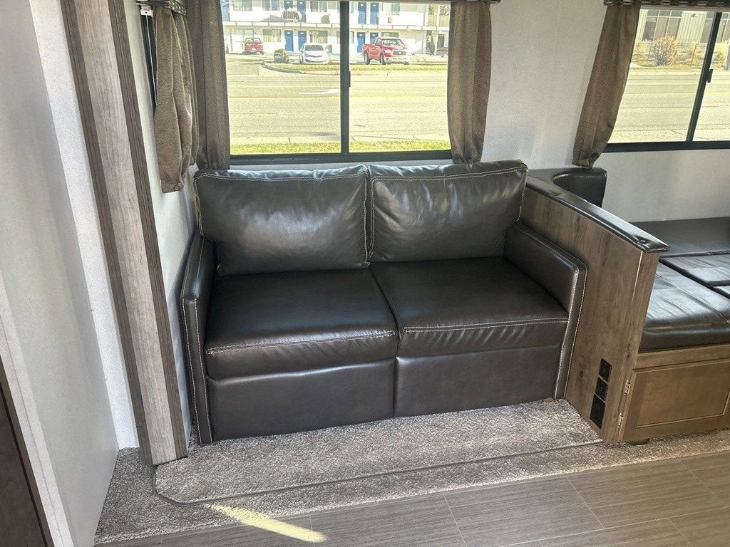 2020 KEYSTONE TRAVEL TRAILER Base