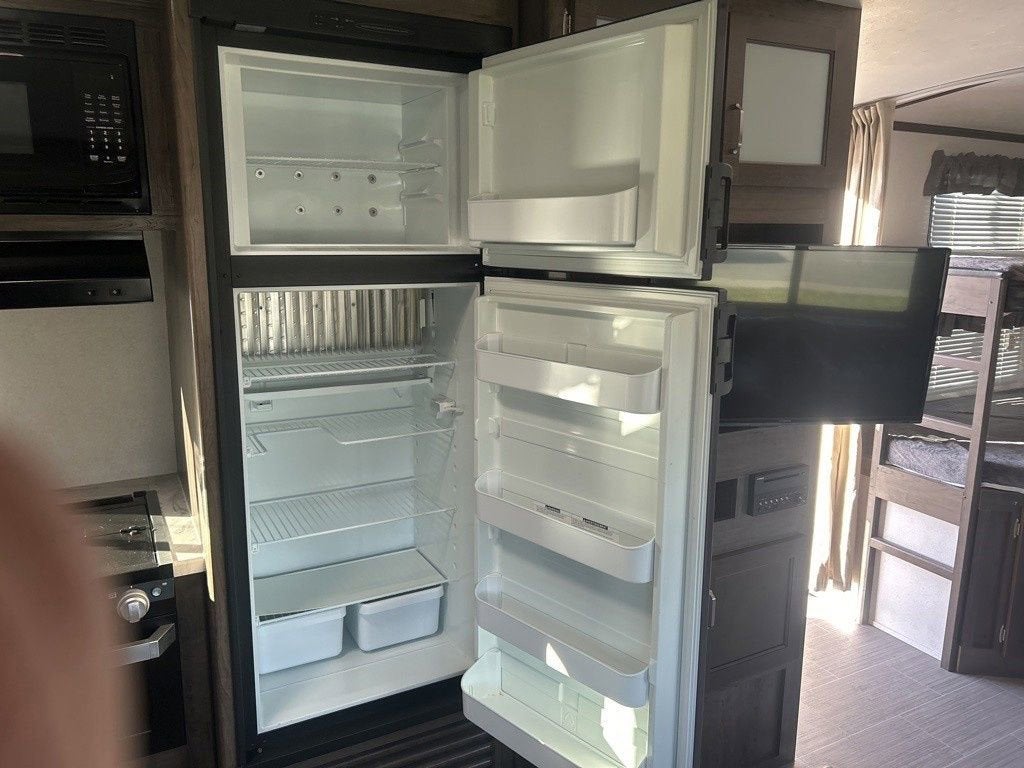 2020 KEYSTONE TRAVEL TRAILER Base