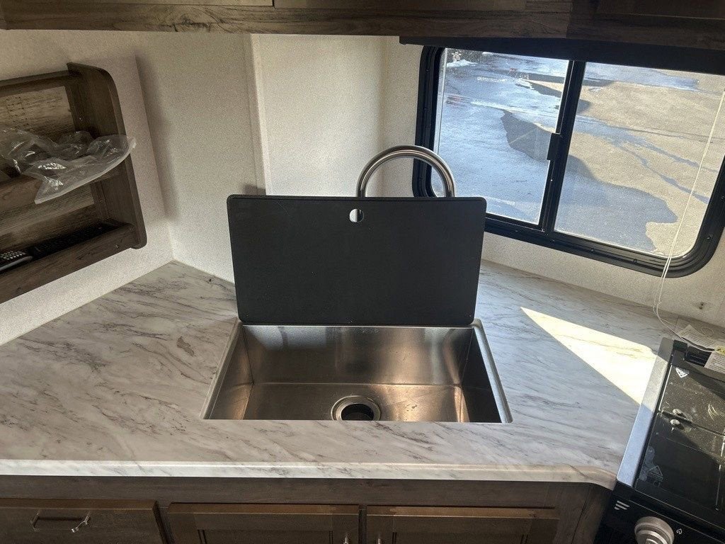 2020 KEYSTONE TRAVEL TRAILER Base