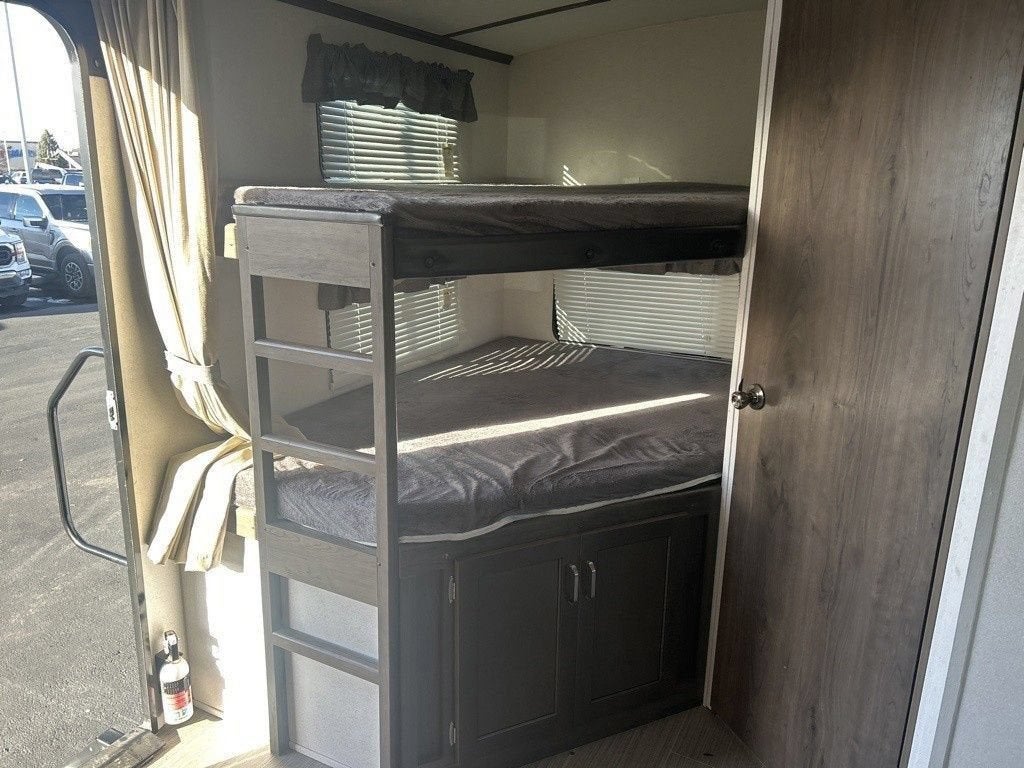 2020 KEYSTONE TRAVEL TRAILER Base