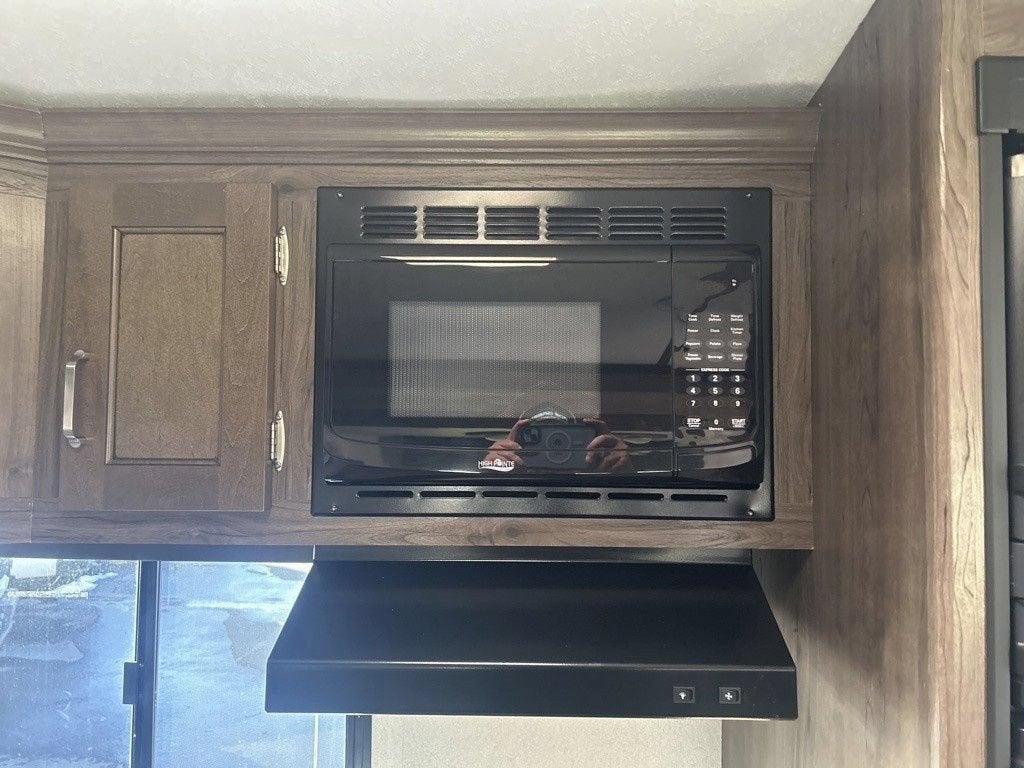 2020 KEYSTONE TRAVEL TRAILER Base