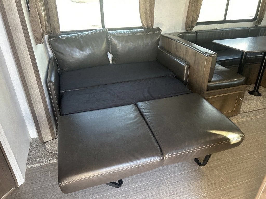 2020 KEYSTONE TRAVEL TRAILER Base