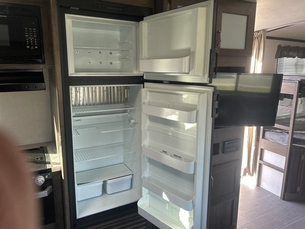 2020 KEYSTONE TRAVEL TRAILER Base