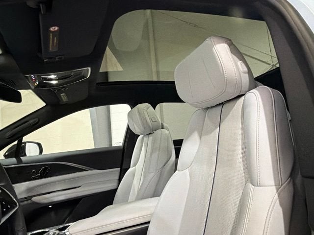 2024 Cadillac LYRIQ Luxury 1