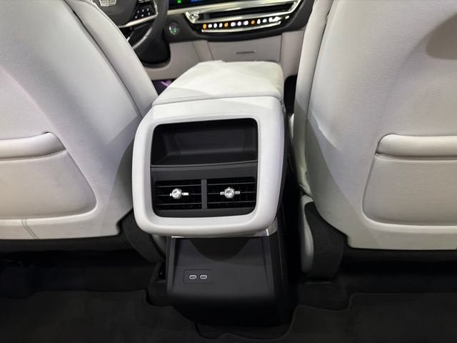 2024 Cadillac LYRIQ Luxury 1
