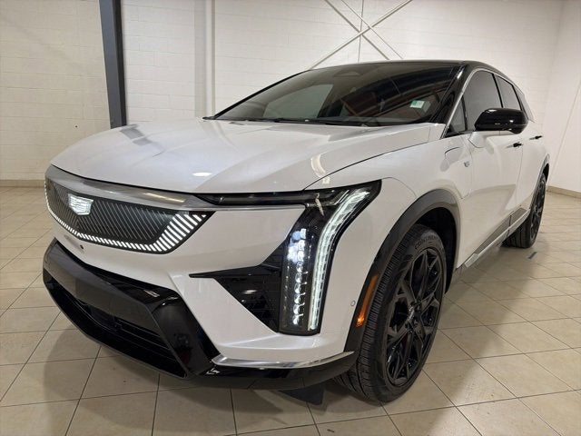 2025 Cadillac OPTIQ Luxury 2