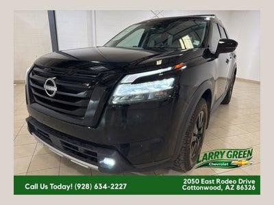 2022 Nissan Pathfinder SL
