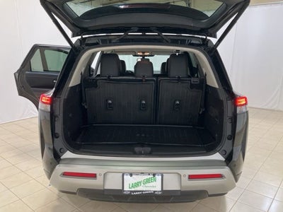 2022 Nissan Pathfinder SL