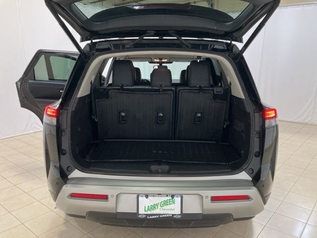 2022 Nissan Pathfinder SL