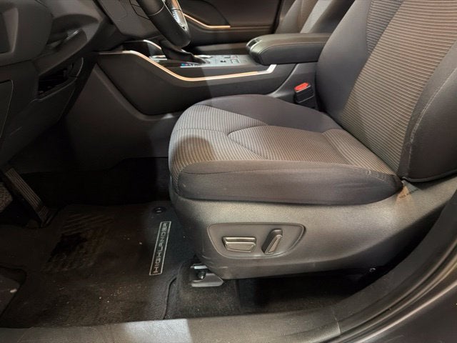 2025 Toyota Highlander LE