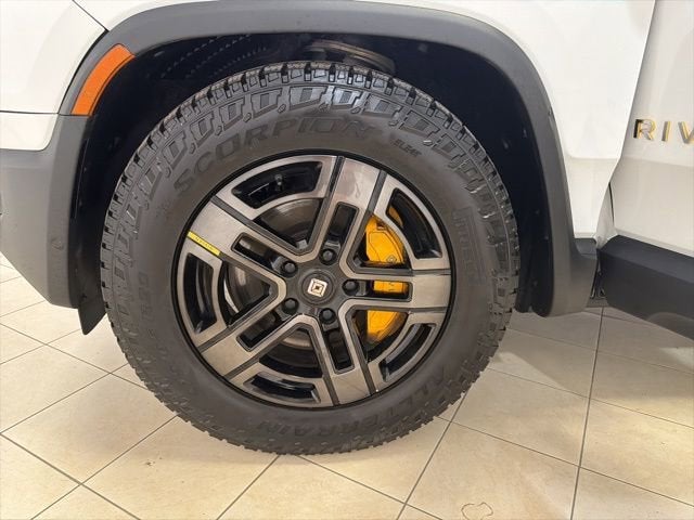 2023 RIVIAN R1S Adventure