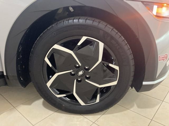2024 Hyundai IONIQ 5 SE Standard Range