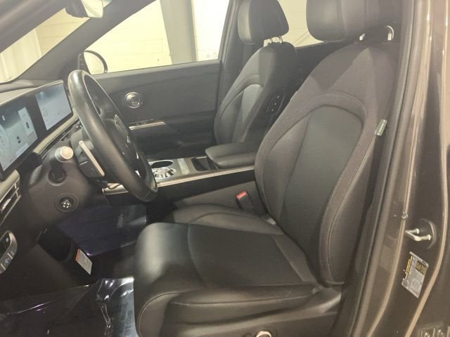 2024 Genesis GV60 Standard