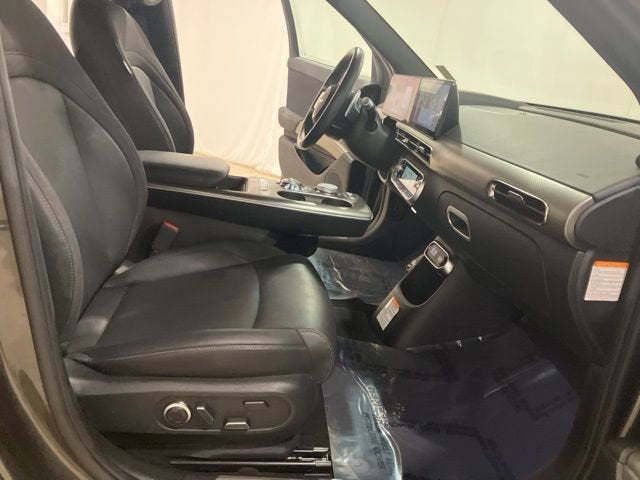 2024 Genesis GV60 Standard