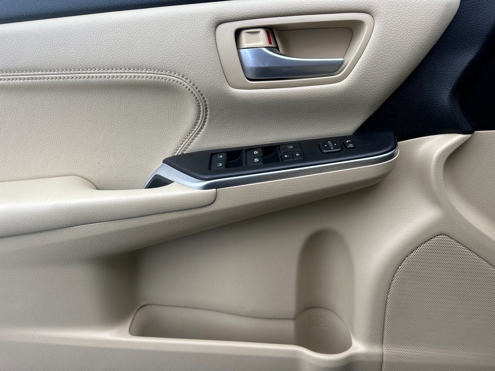 2016 Toyota Camry Hybrid XLE