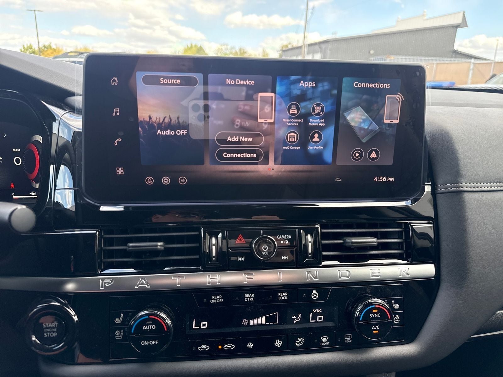 2026 Nissan Pathfinder Platinum
